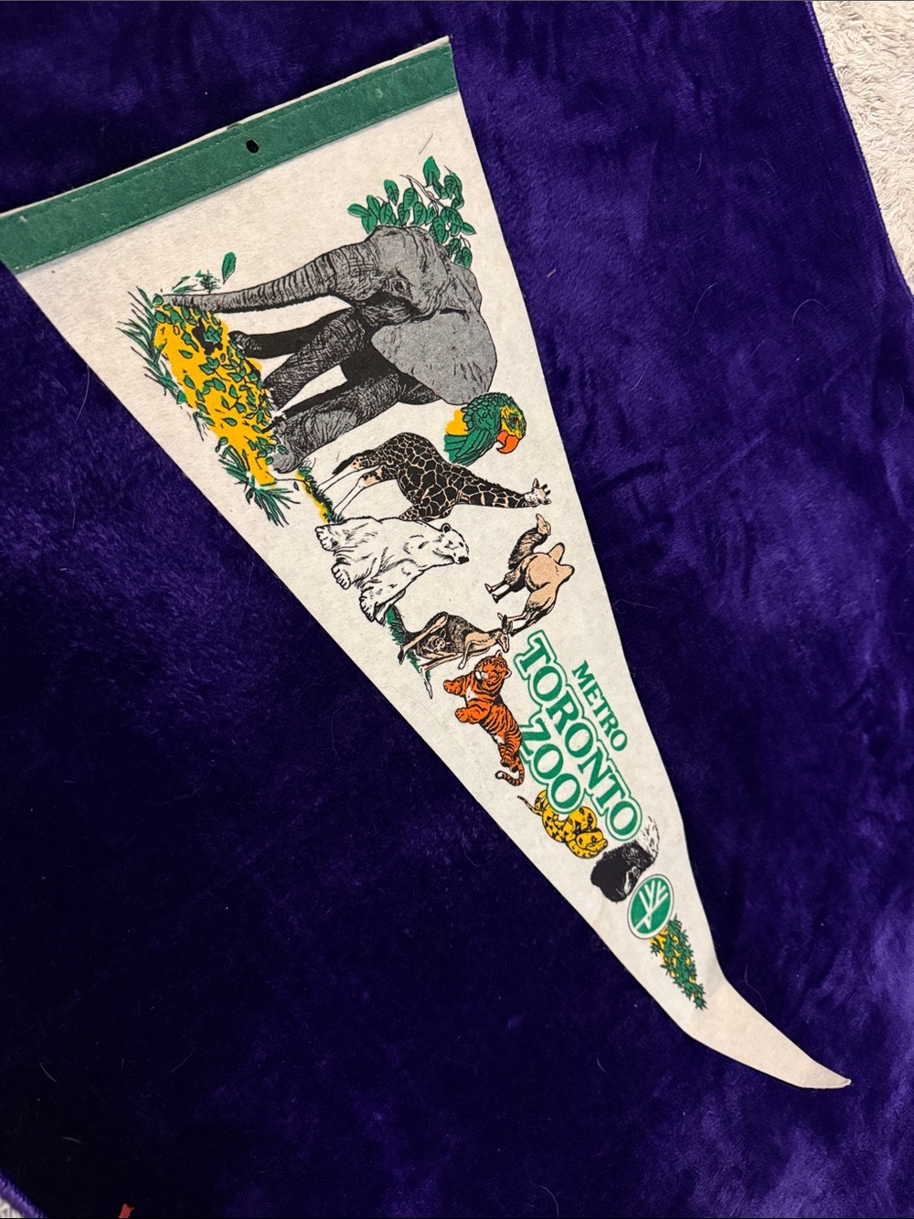 Vintage 70/80s original vintage felt souvenir pennant from the Metro Toronto Zoo